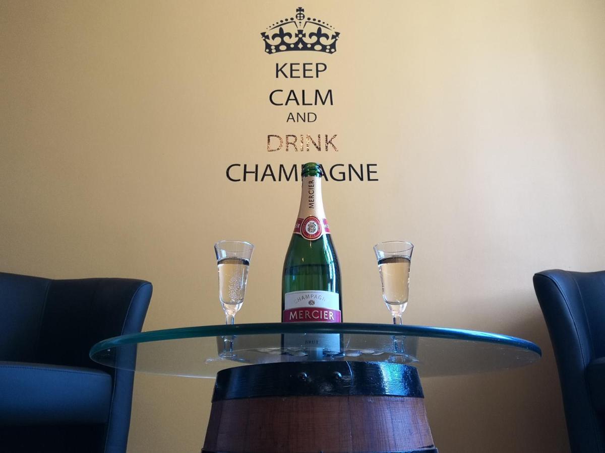 Groom Epernay - Jacuzzi & Champagne Kültér fotó